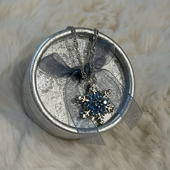 Frosty Snowflake Necklace - Picture 7 of 10